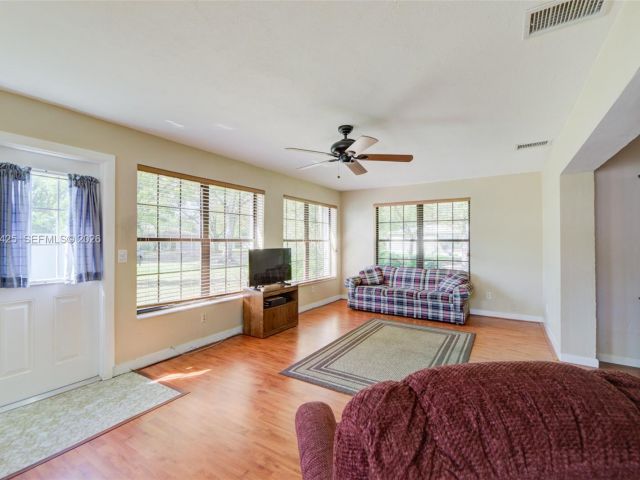 Продажа дома по адресу 5726 Madison St - фото 7535577