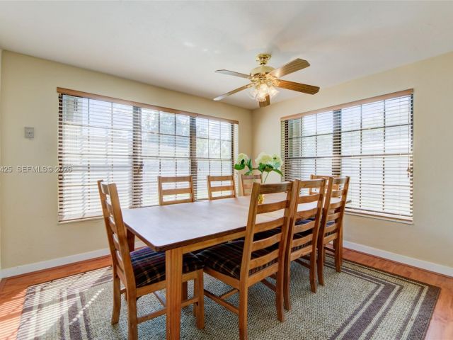 Продажа дома по адресу 5726 Madison St - фото 7535578