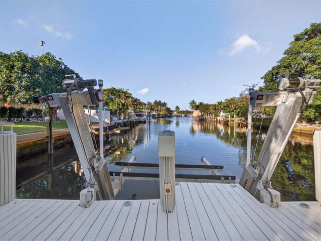 Дом в аренду по адресу 371 SE 3rd St 371 - фото 7517570