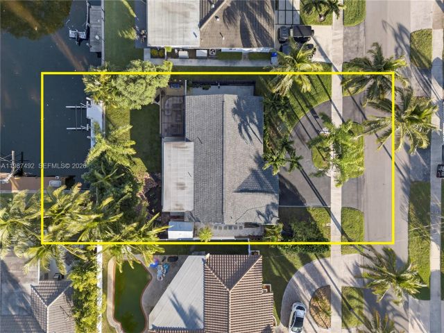 Дом в аренду по адресу 371 SE 3rd St 371 - фото 7517575