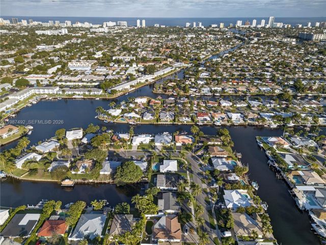Дом в аренду по адресу 371 SE 3rd St 371 - фото 7517576