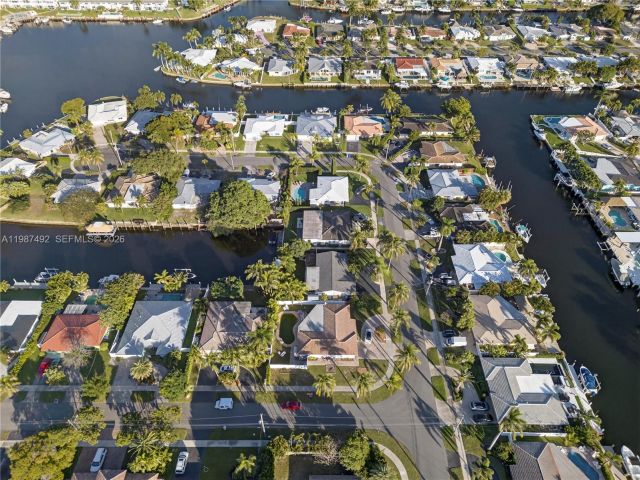 Дом в аренду по адресу 371 SE 3rd St 371 - фото 7517577