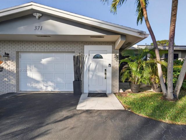 Дом в аренду по адресу 371 SE 3rd St 371 - фото 7517584