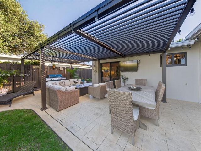 Дом в аренду по адресу 371 SE 3rd St 371 - фото 7517589