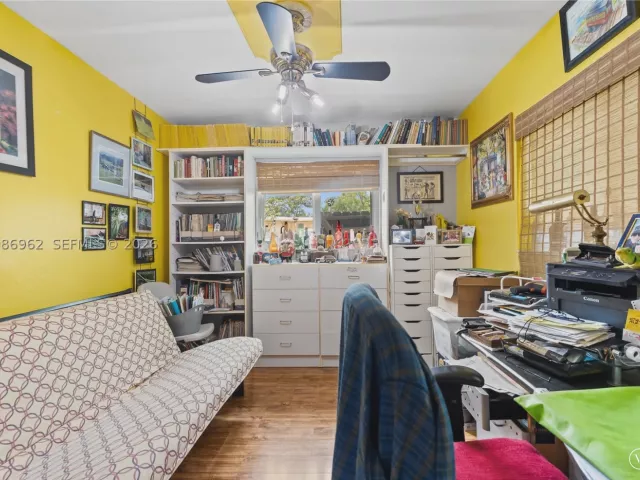 Продажа дома по адресу 720 NW 4th St - фото 9102902