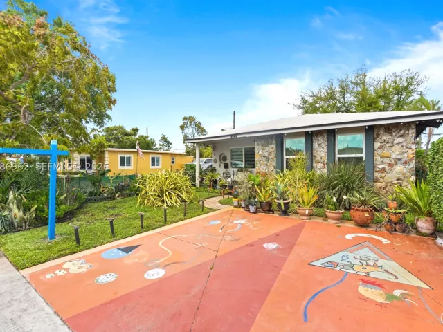 Продажа дома по адресу 720 NW 4th St - фото 9102910
