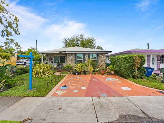 Продажа дома по адресу 720 NW 4th St - фото 7517722