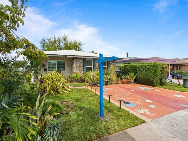 Продажа дома по адресу 720 NW 4th St - фото 7517723