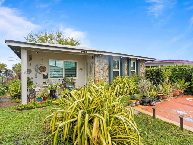 Продажа дома по адресу 720 NW 4th St - фото 7517725