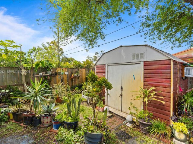 Продажа дома по адресу 720 NW 4th St - фото 7517729