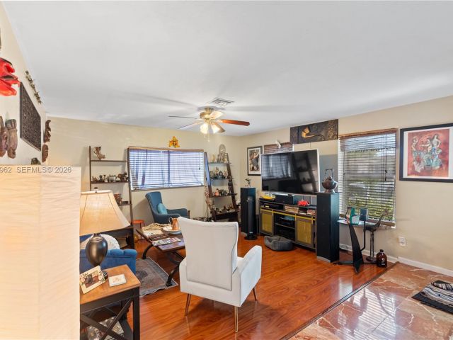 Продажа дома по адресу 720 NW 4th St - фото 7517731