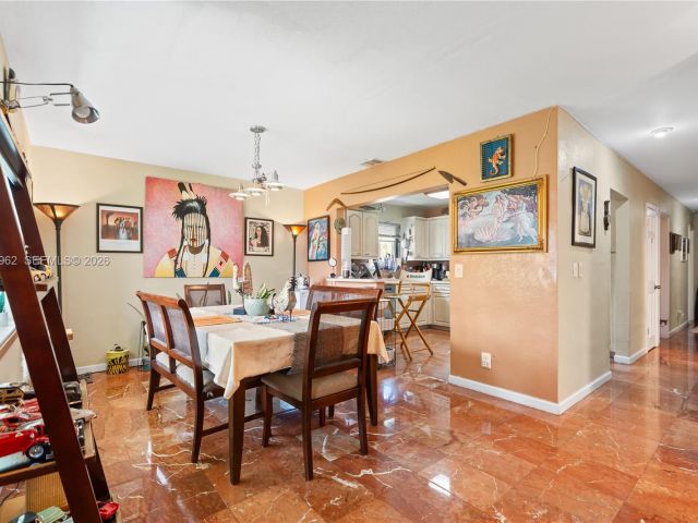 Продажа дома по адресу 720 NW 4th St - фото 7517732