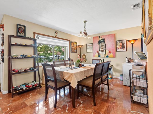 Продажа дома по адресу 720 NW 4th St - фото 7517734