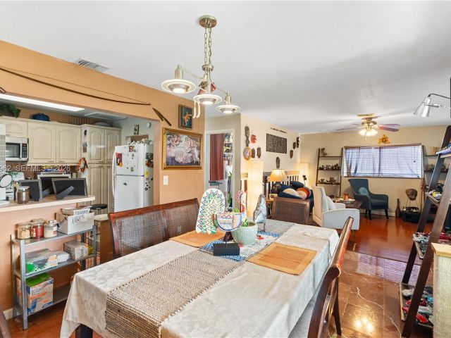 Продажа дома по адресу 720 NW 4th St - фото 7517735