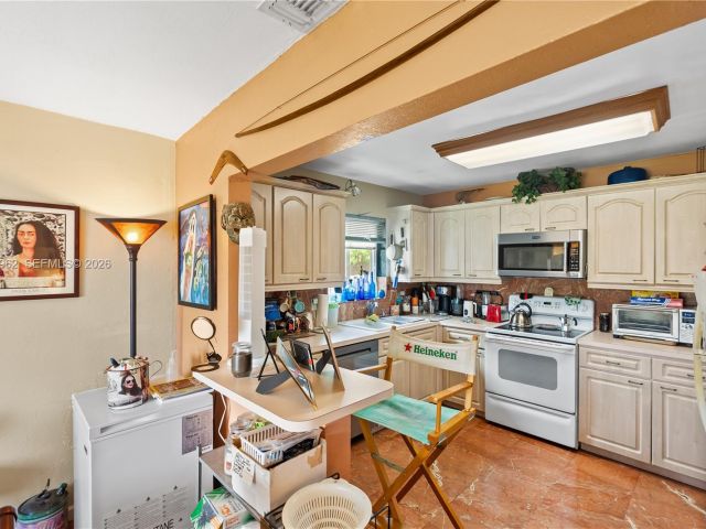 Продажа дома по адресу 720 NW 4th St - фото 7517736