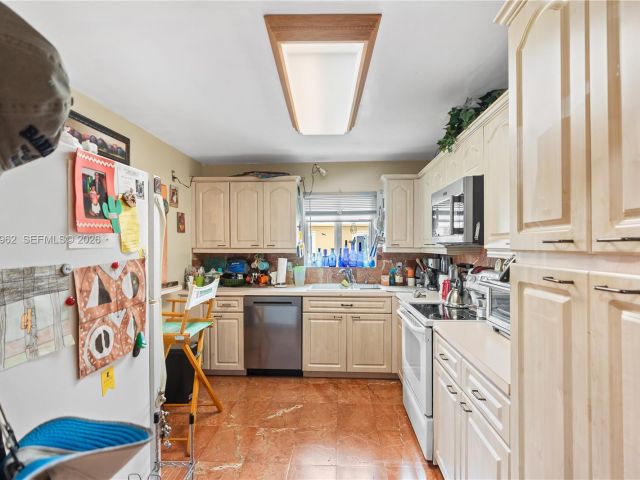 Продажа дома по адресу 720 NW 4th St - фото 7517737