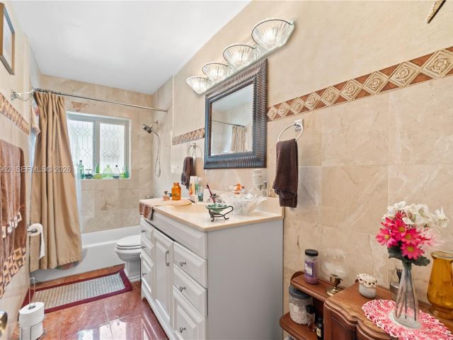 Продажа дома по адресу 720 NW 4th St - фото 7517739