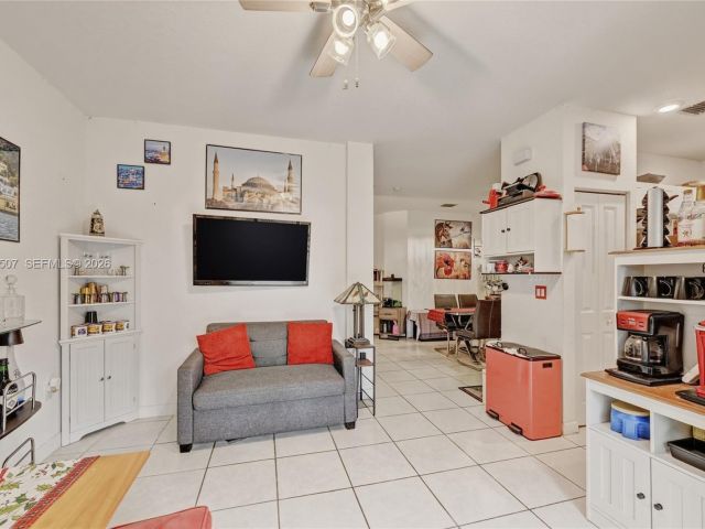 Продажа дома по адресу 21436 NE 2nd Ct - фото 7517847