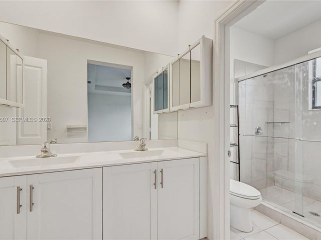 Продажа дома по адресу 21436 NE 2nd Ct - фото 7517852