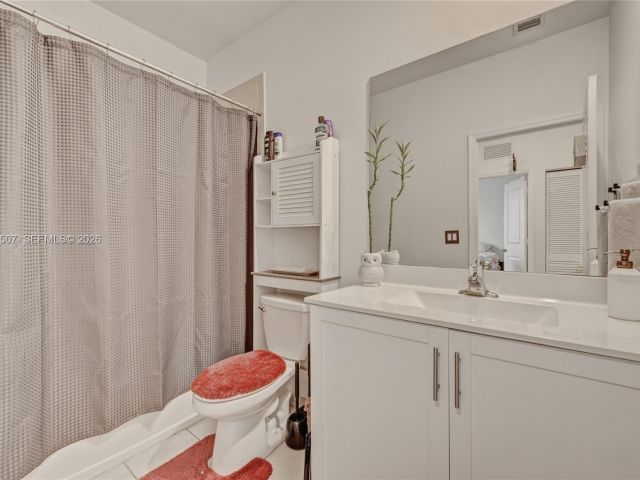 Продажа дома по адресу 21436 NE 2nd Ct - фото 7517856