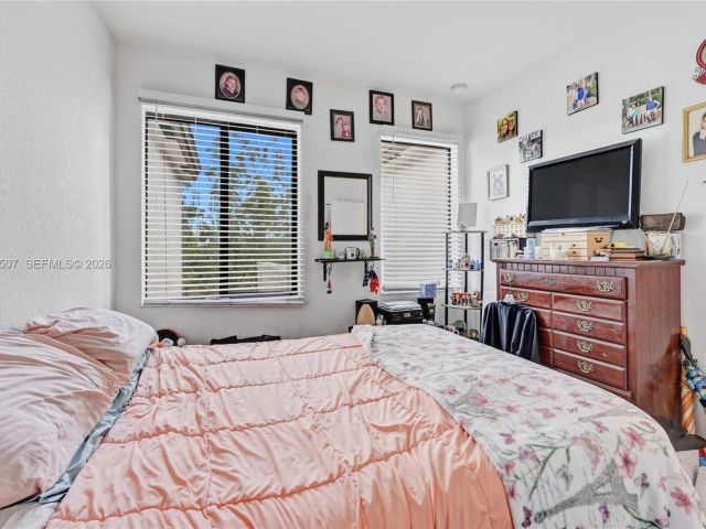 Продажа дома по адресу 21436 NE 2nd Ct - фото 7517858