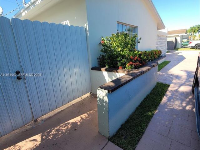 Продажа дома по адресу 12305 SW 42nd St - фото 7517801