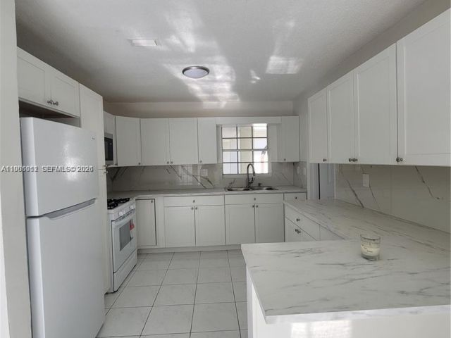 Продажа дома по адресу 12305 SW 42nd St - фото 7517811