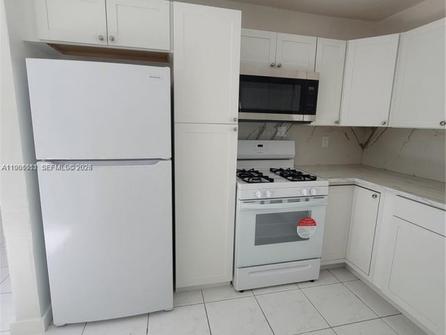 Продажа дома по адресу 12305 SW 42nd St - фото 7517812