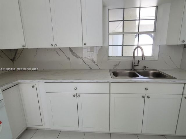 Продажа дома по адресу 12305 SW 42nd St - фото 7517813