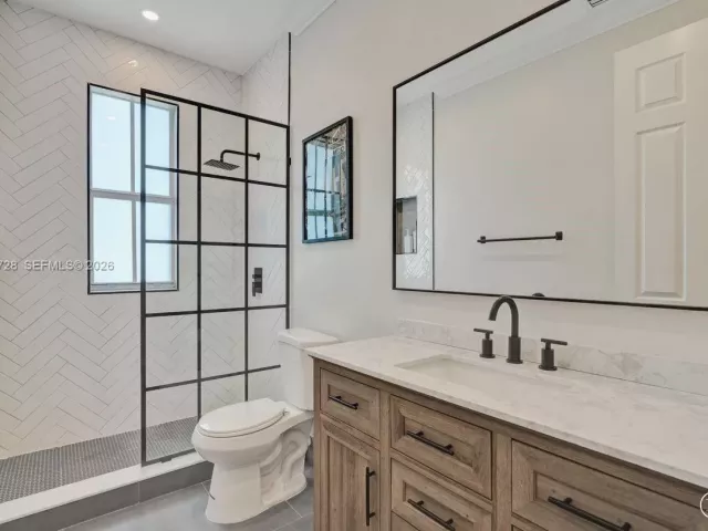 Продажа дома по адресу 1121 NE 14th Ave 1121 - фото 7551620