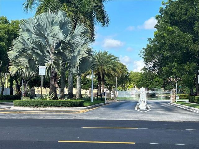 Дом в аренду по адресу 15686 NW 12th Mnr 15686 - фото 7518087