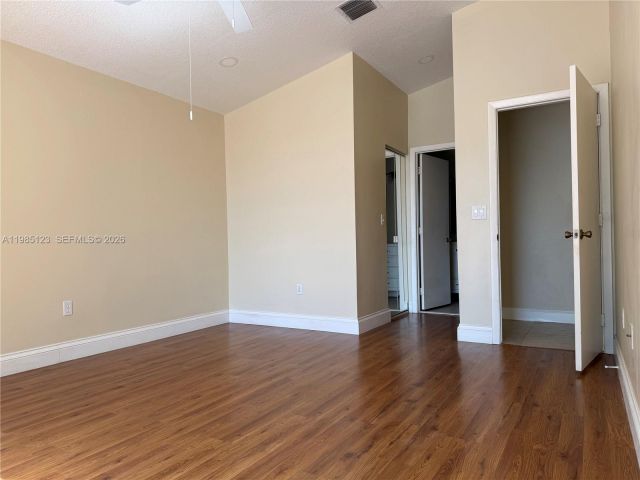 Дом в аренду по адресу 15686 NW 12th Mnr 15686 - фото 7518093