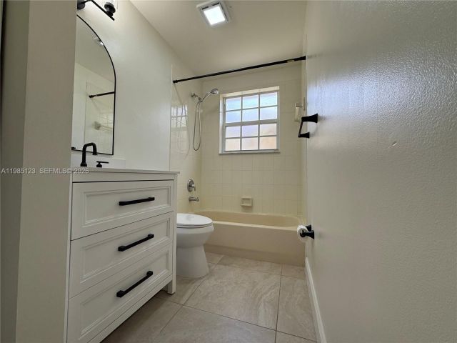 Дом в аренду по адресу 15686 NW 12th Mnr 15686 - фото 7518096