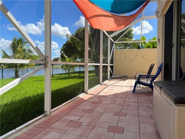 Дом в аренду по адресу 15686 NW 12th Mnr 15686 - фото 7518098