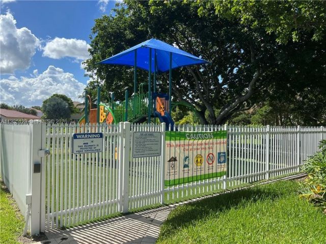 Дом в аренду по адресу 15686 NW 12th Mnr 15686 - фото 7518100