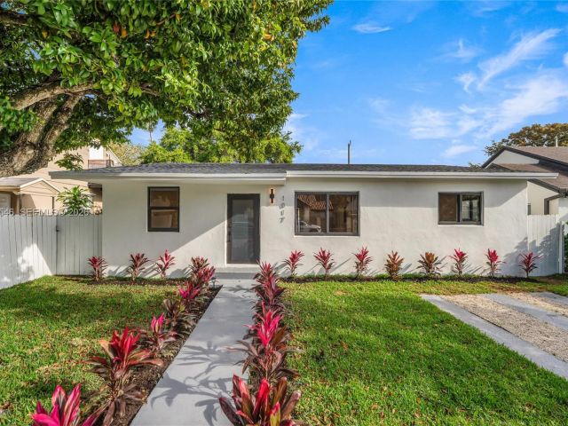 Продажа дома по адресу 1017 NW 47th St - фото 7518650