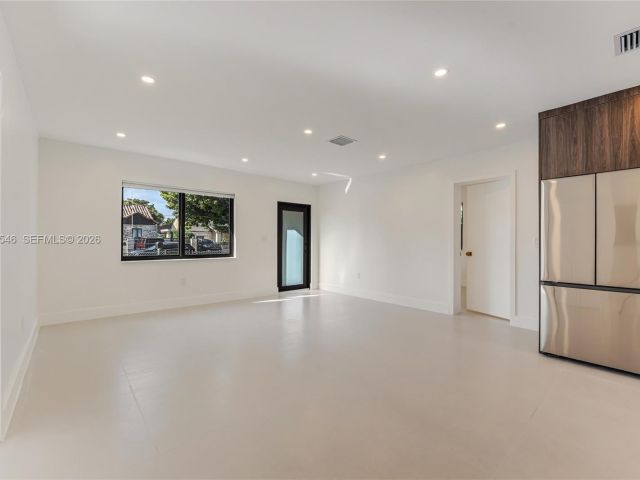 Продажа дома по адресу 1017 NW 47th St - фото 7518654