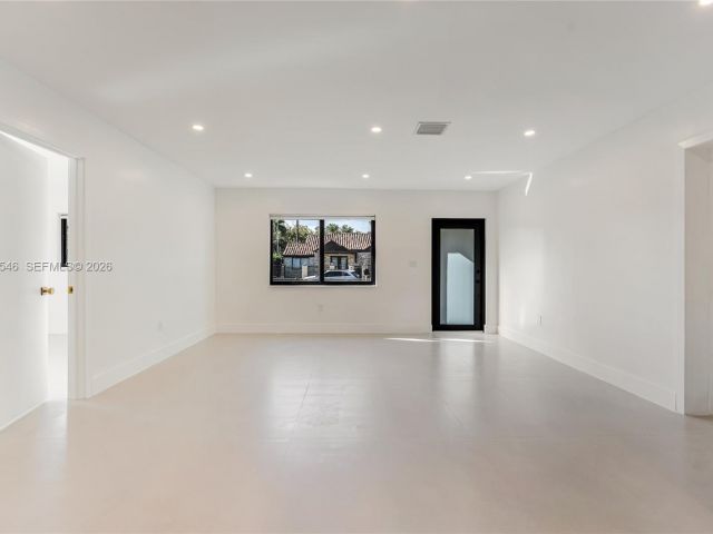 Продажа дома по адресу 1017 NW 47th St - фото 7518655