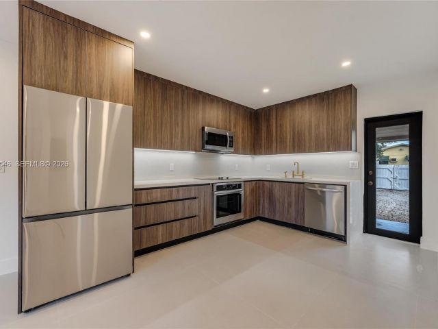 Продажа дома по адресу 1017 NW 47th St - фото 7518656