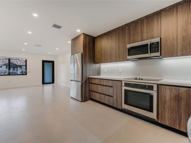 Продажа дома по адресу 1017 NW 47th St - фото 7518658