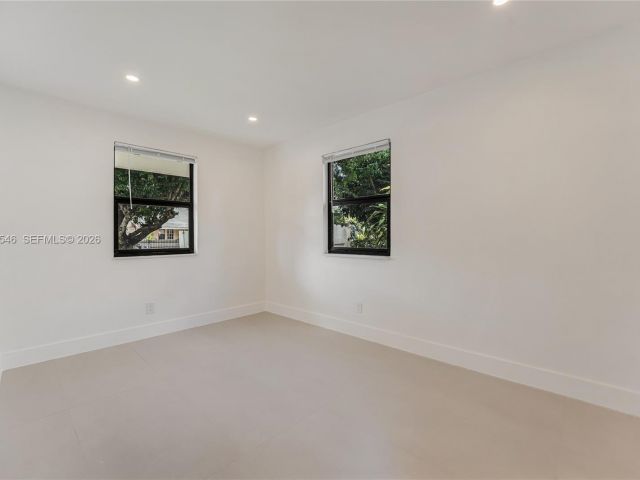 Продажа дома по адресу 1017 NW 47th St - фото 7518660