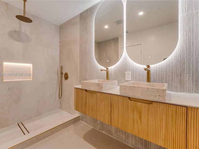 Продажа дома по адресу 1017 NW 47th St - фото 7518664