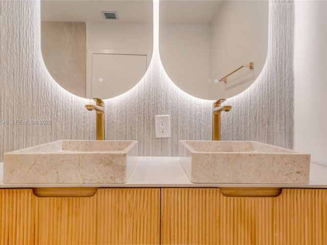 Продажа дома по адресу 1017 NW 47th St - фото 7518666