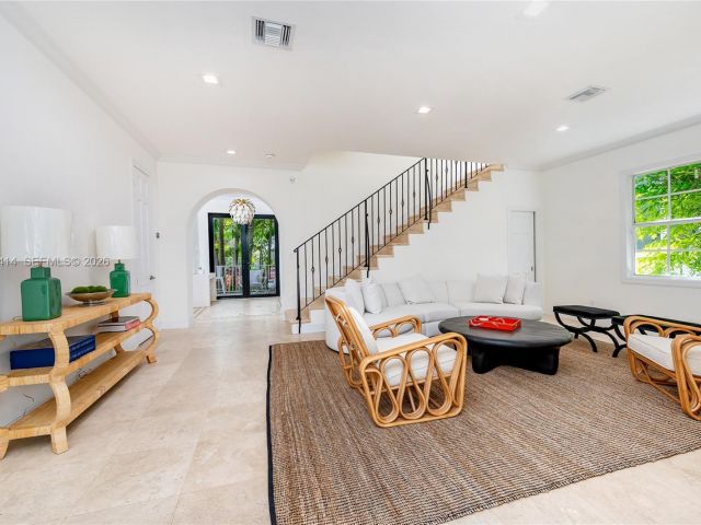 Дом в аренду по адресу 760 Glenridge Rd - фото 7518360