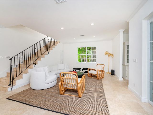 Дом в аренду по адресу 760 Glenridge Rd - фото 7518361