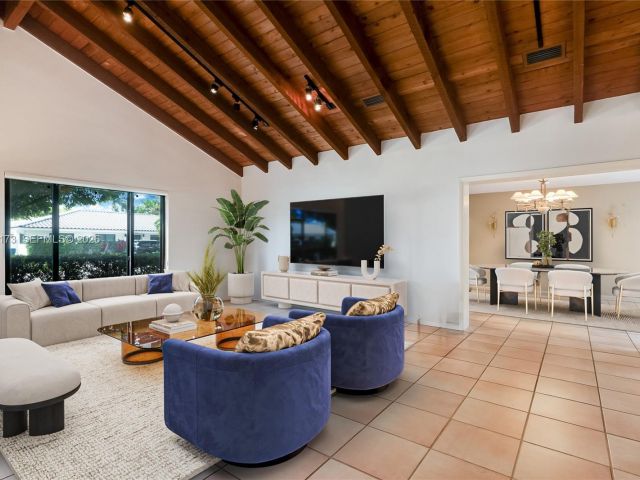 Продажа дома по адресу 2011 NE 211th Ter - фото 7518671