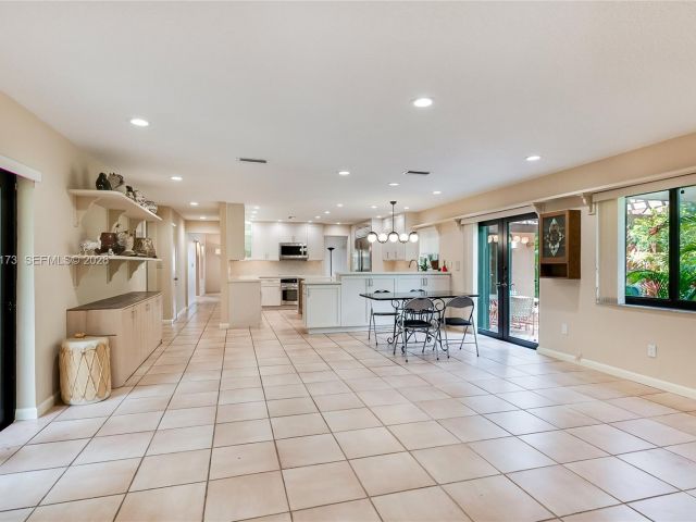 Продажа дома по адресу 2011 NE 211th Ter - фото 7518675