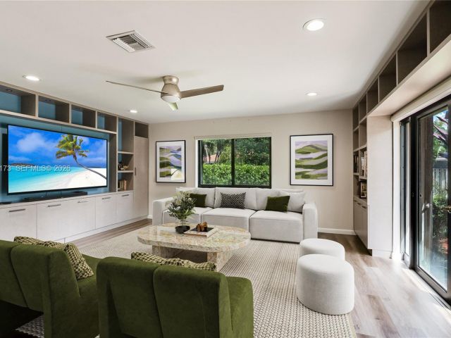 Продажа дома по адресу 2011 NE 211th Ter - фото 7518677