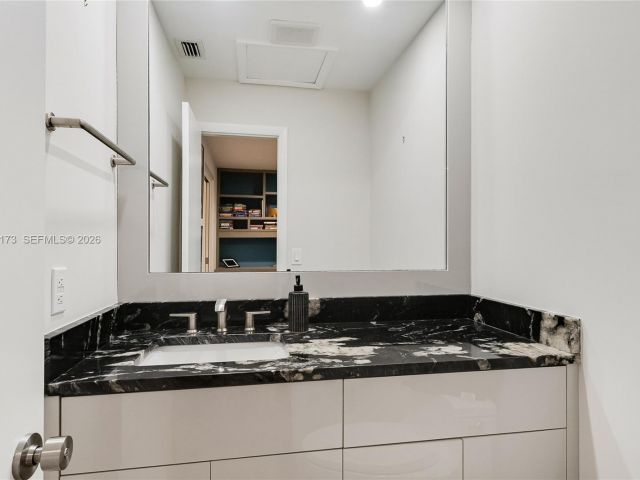 Продажа дома по адресу 2011 NE 211th Ter - фото 7518679