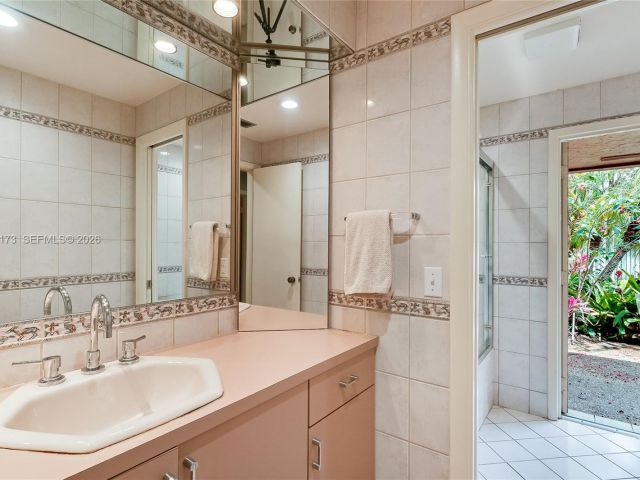 Продажа дома по адресу 2011 NE 211th Ter - фото 7518682